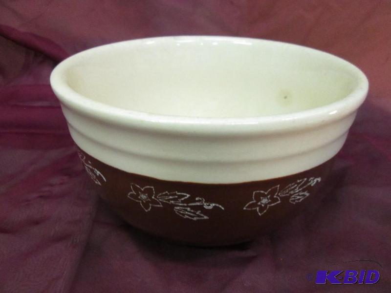 lot 194 image: Tan and brown bowl with flowers 7...
