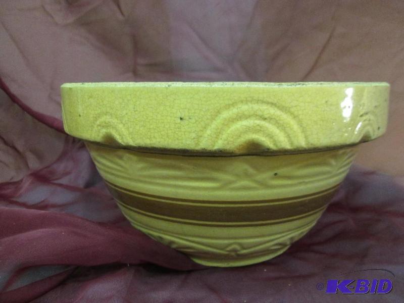 lot 197 image: Serving bowl with stripes, 10...