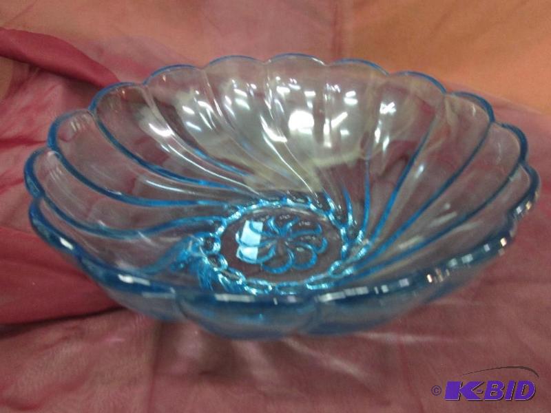 lot 202 image: Blue glass serving bowl, 9...
