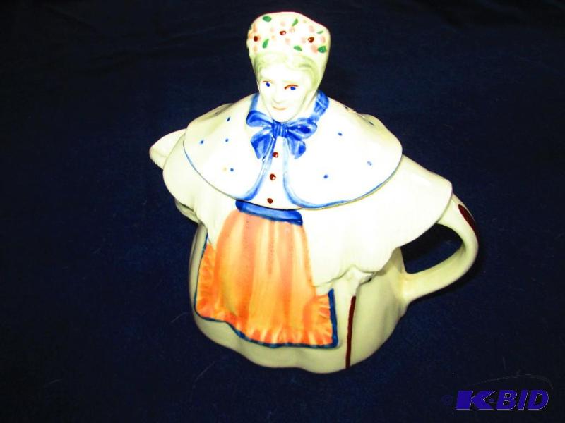 lot 207 image: Granny Ann tea pot...