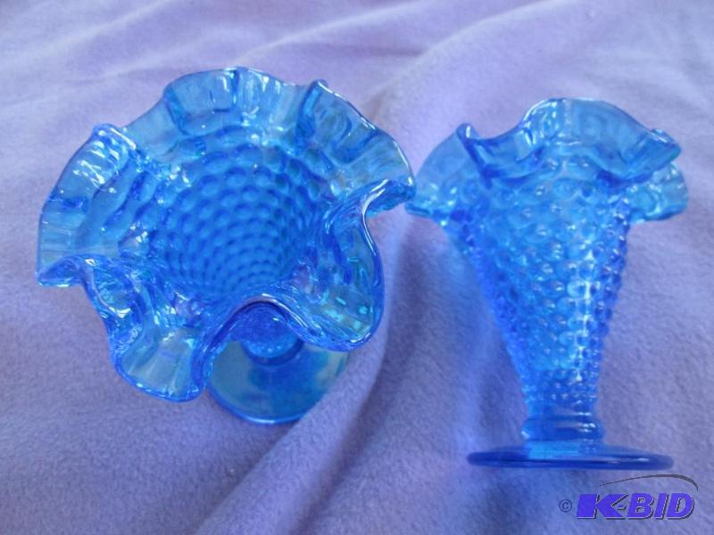 lot 217 image: Peacock blue bud vases...