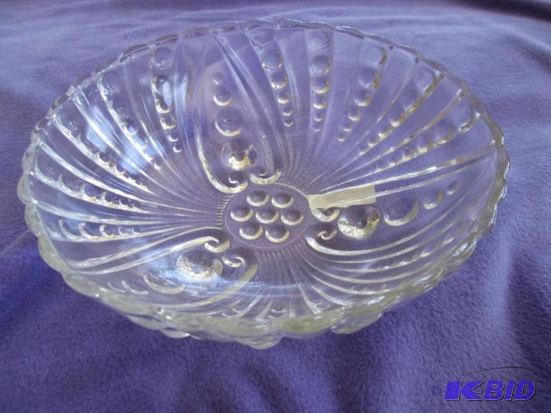 lot 225 image: Clear glass bowl with design, 8.5...