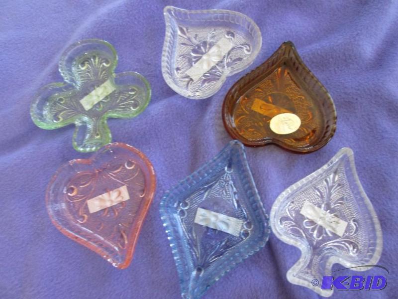 lot 240 image: Tiara Exclusive card suits peanut dishes...