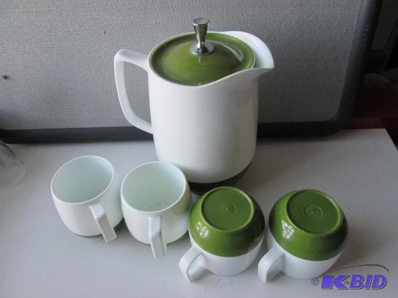 lot 3 image: Vintage Thermos coffe set...