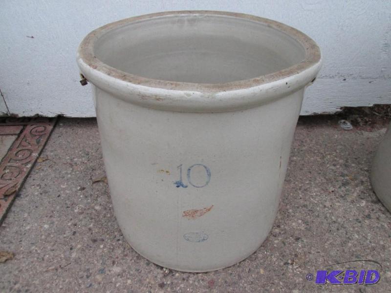 lot 30 image: Redwing Stoneware #10 crock, 16" tall, 1...