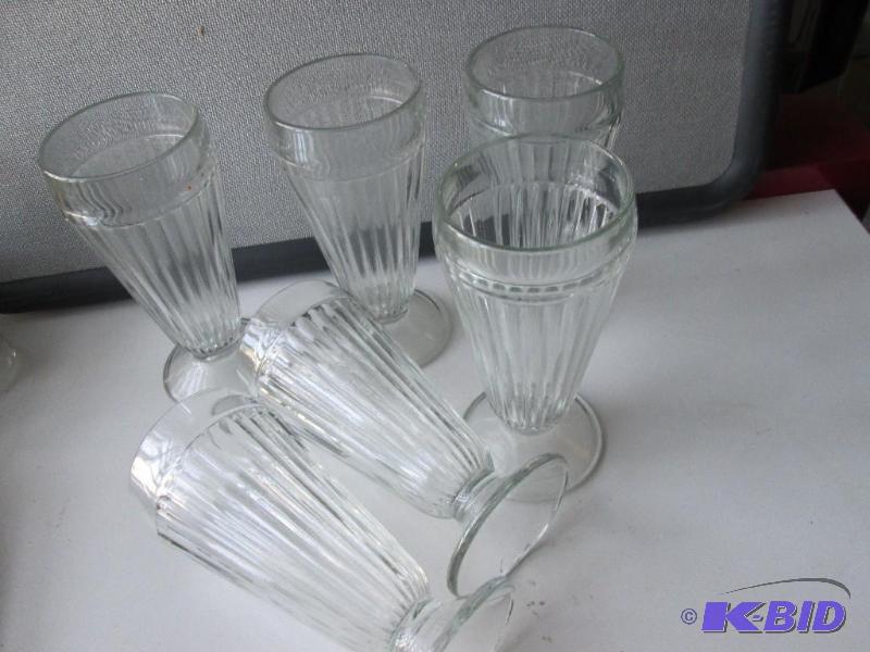 lot 6 image: Set of drinking glasses...