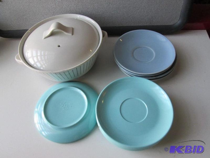 lot 9 image: Vented serving bowl by Halls, 2 sets of sauce...