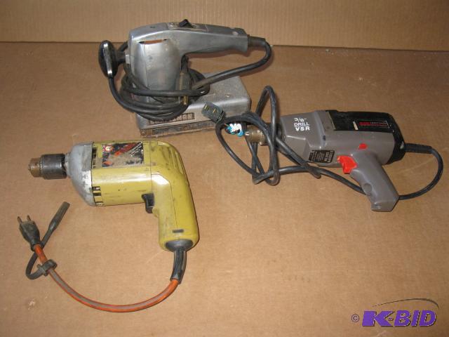 lot 24 image: Sander and 2 drills, all work...