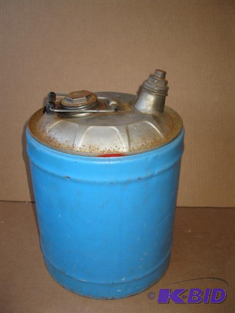 lot 26 image: Gas can, old style metal, 13 high x 12 Diamet...
