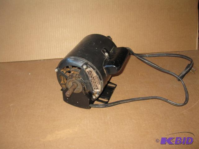lot 27 image: Craftsman Motor, shafts on both ends, works, ...