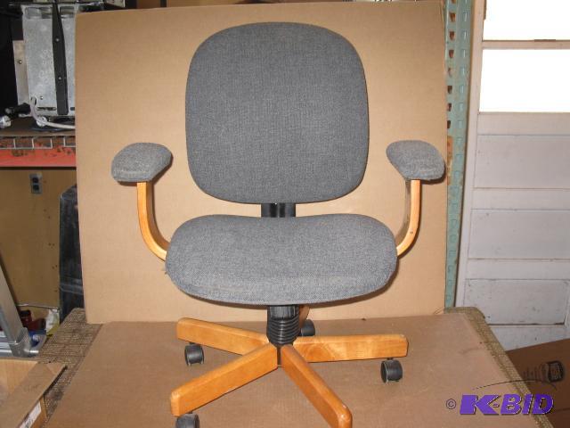 lot 34 image: Office Chair, no stains, very nice condition...