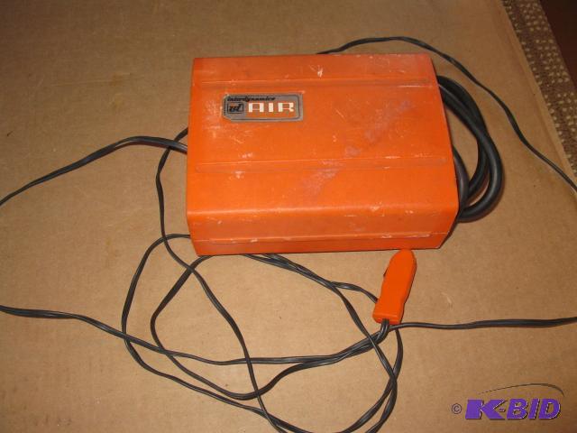 lot 35 image: Auto plug air compressor...