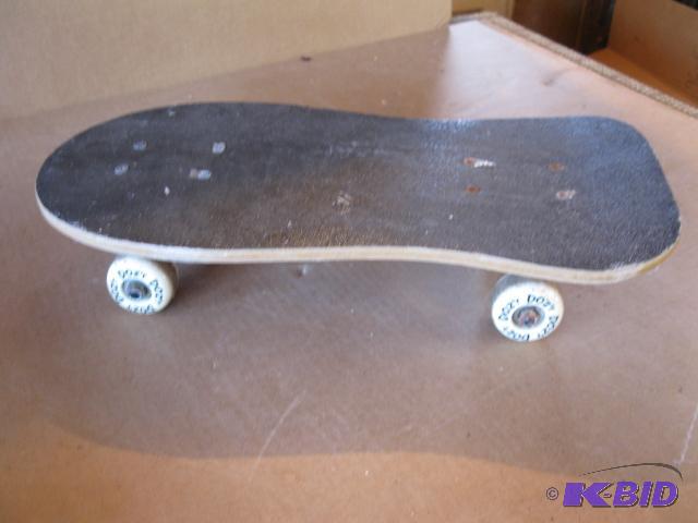lot 42 image: Skateboard-Nash Dozrs, 18 x 9 wide...