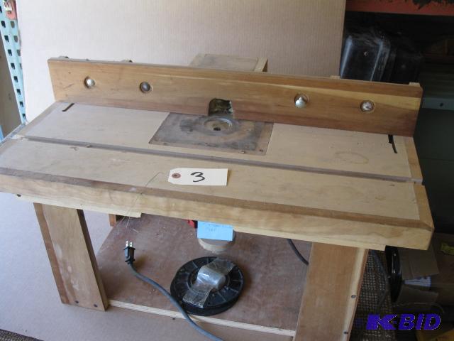 lot 49 image: Craftsman 1-14 HP router and table, adjustab...