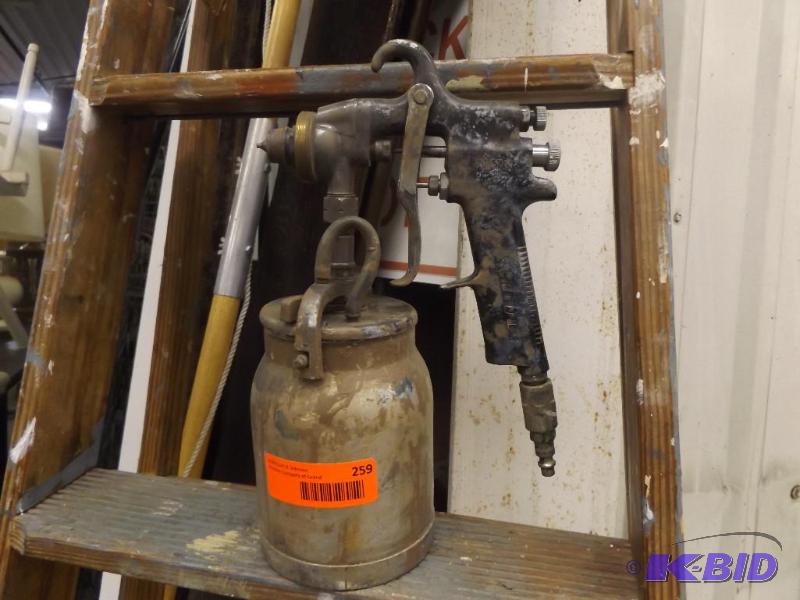 lot 259 image: Spray Paint Canister...