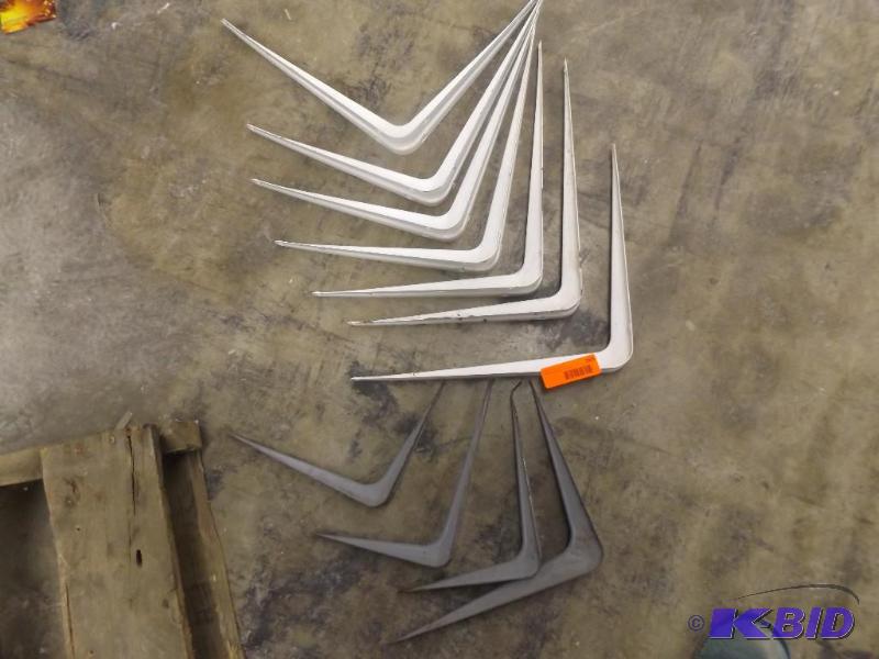 lot 265 image: Shelving Brackets...