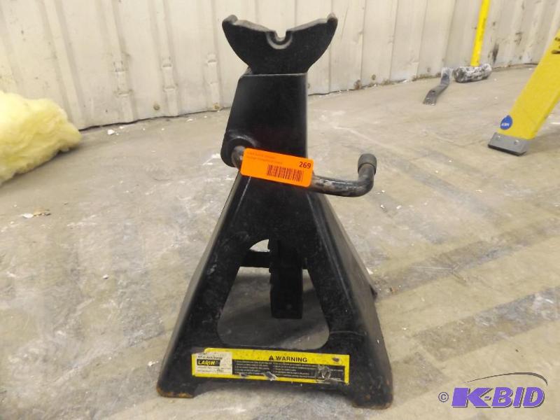 lot 269 image: 6 ton Larin Jack Stand...