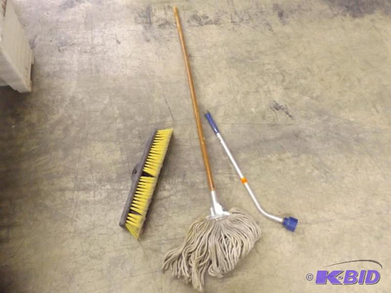 lot 280 image: Mop, broom head, 24 rain wand...