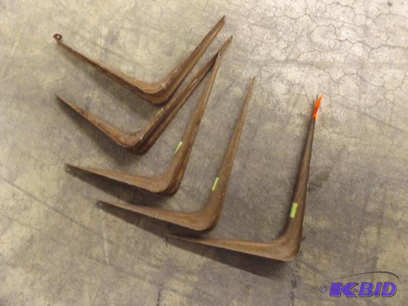 lot 281 image: Shelf Brackets...
