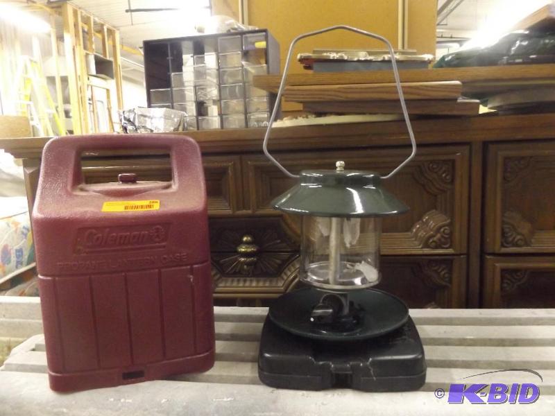 lot 286 image: Coleman propane lantern with case...