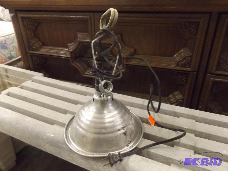 lot 300 image: Clamping Shop Light...