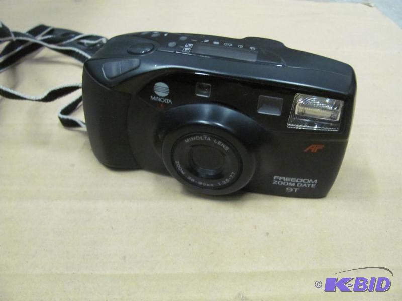 lot 114 image: MINOLTA Freedom Zoom Date 9T 35mm Camera. Not...
