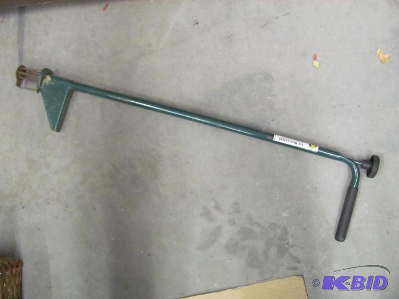 lot 121 image: THE WEED HOUND Weed Pulling Tool will help yo...