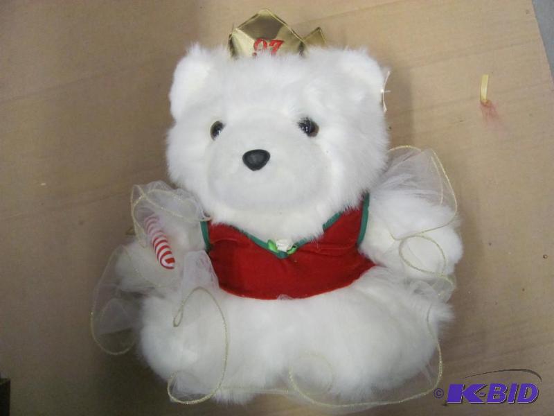 lot 135 image: 1997 Dayton-Hudson Collectible Santa Bear. Ap...