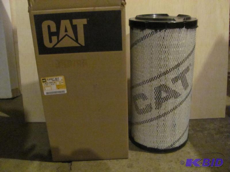 lot 155 image: New Radial Seal Air Filter #152-7217in origin...