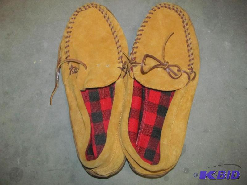 lot 32 image: GUIDE GEAR Moccasins with broken string (see ...
