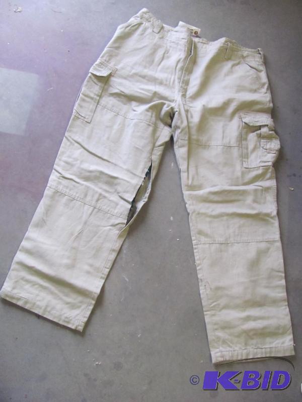 lot 44 image: Tis the season for these GUIDE GEAR Rugged Fl...
