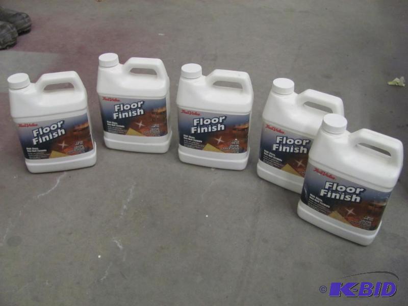 lot 71 image: Five (5) NEW 1-QT Bottles of TRUE VALUE Floor...