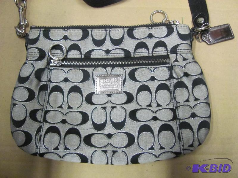 lot 85 image: COACH Poppy Purse. Good overall condition as ...