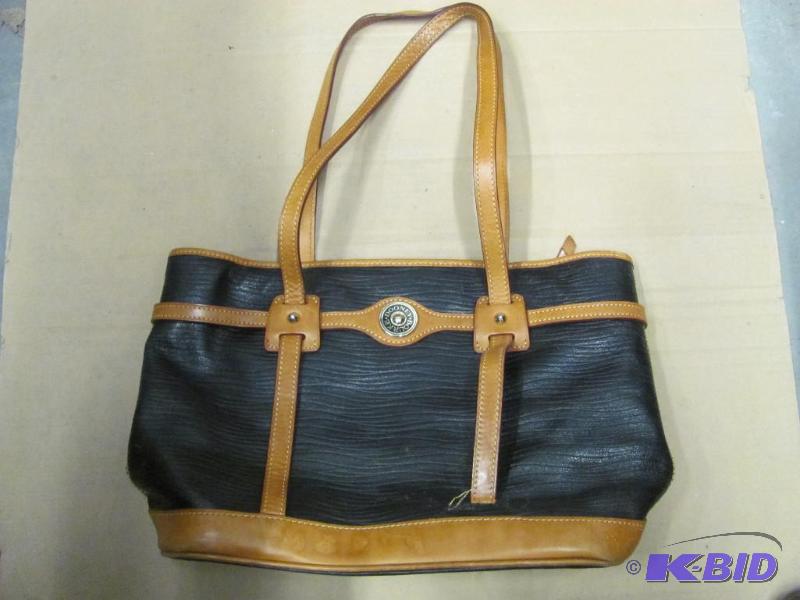 lot 86 image: DOONEY BOURKE PurseBag with zippered top. Ha...