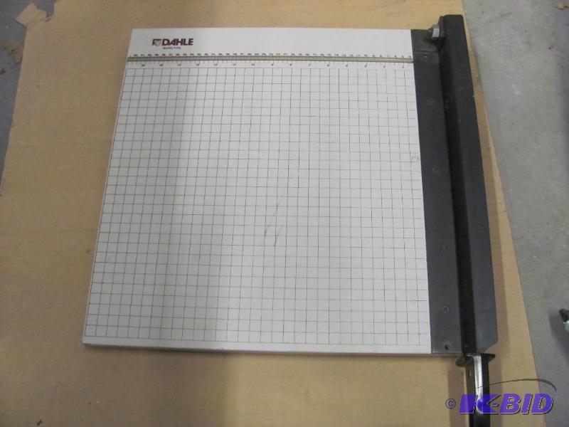 lot 98 image: Large DAHLE 17" Paper Cutter. Model #015...