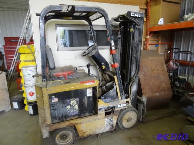Cat M30D electric forklift. 3000 Lb capacity....