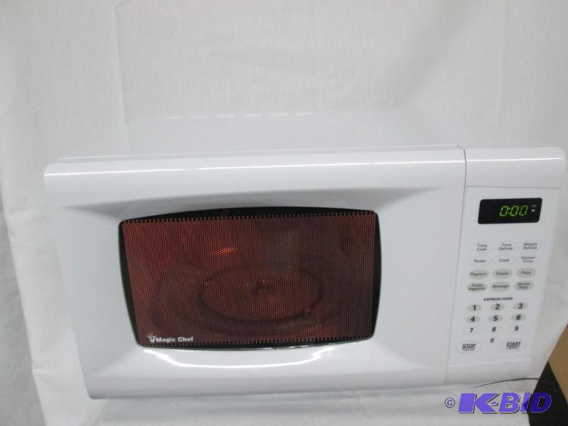 Magic Chef 0.9 cu. ft. 900-Watt Microwave