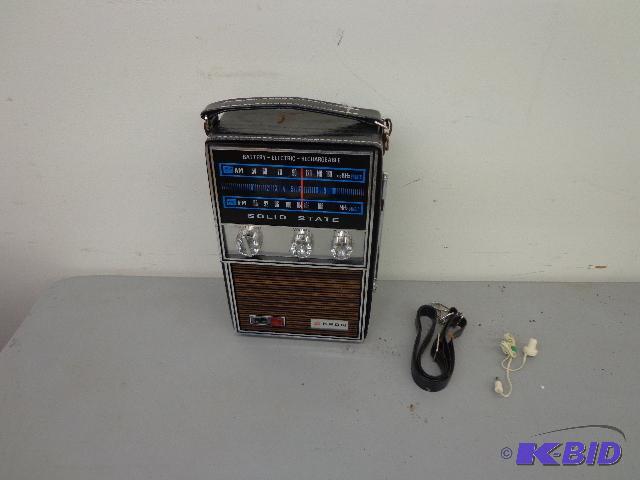 Transistor Radio Old AM-FM Transistor Radio w...