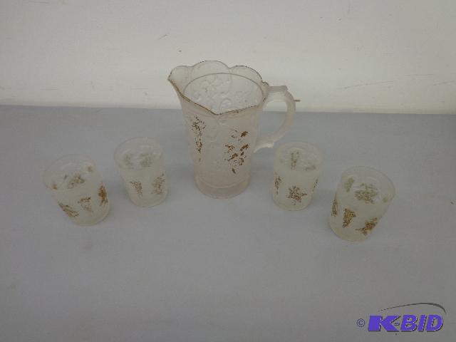 Glass Pitcher w4 Glasses to Match Glass Pitc...