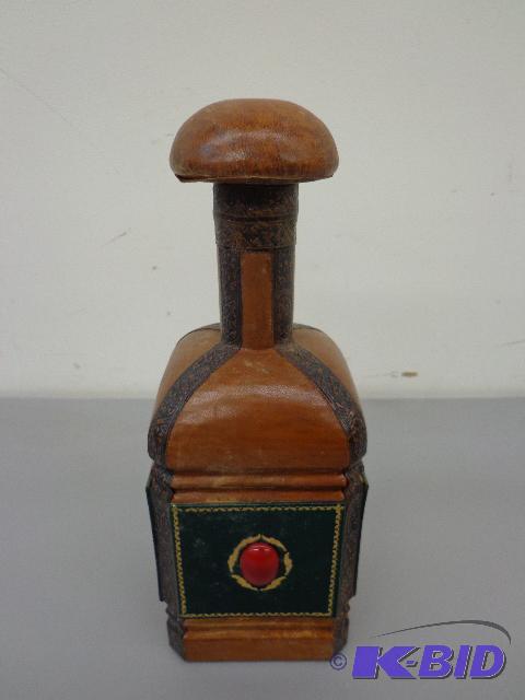 Liquor Decanter Italian Leather Screw type Co...