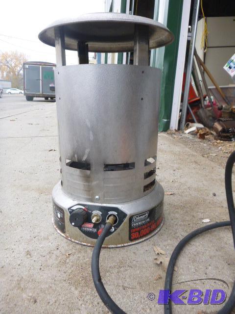 lot 10 image: Coleman Propane Heater Model 5080A751 - 30,00...