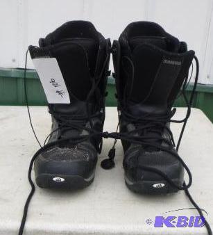 lot 106 image: Morrow Snowboard Boots Size 11...