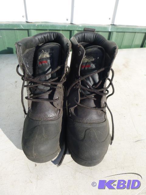 lot 130 image: Itasca Thermo Lite Boots Size 10...