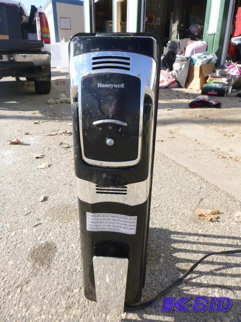 lot 165 image: Honeywell Heater Missing base, tested and wor...