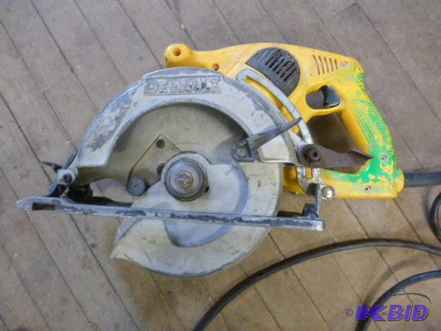 lot 3 image: DeWalt Framing Saw Model DW3786 - 7 14"...