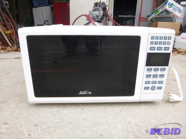 lot 36 image: Sunbeam Microwave...