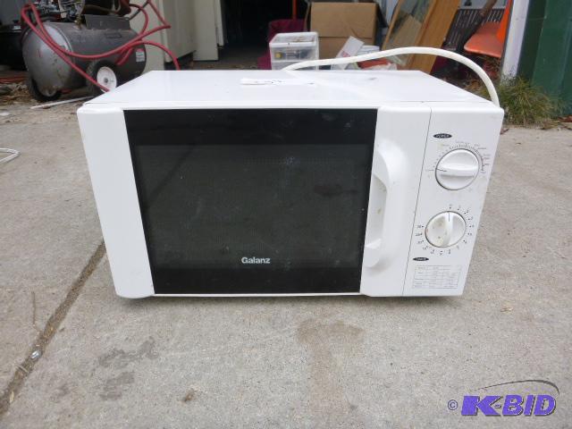 lot 37 image: Galanz Microwave Missing plate....