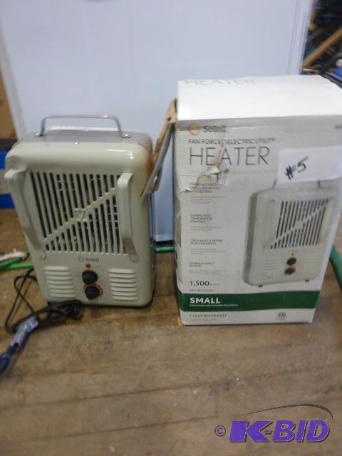 lot 5 image: Soleil Electric Heater 1,500 watt, tested and...