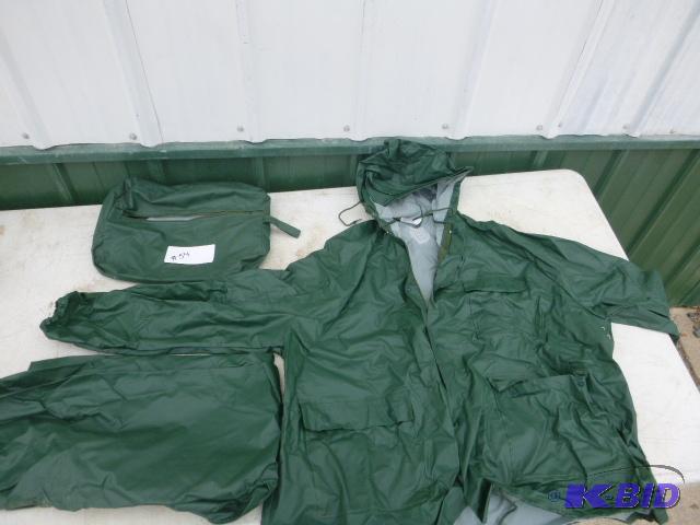lot 54 image: Two Piece Rain Suit with Case Size L...
