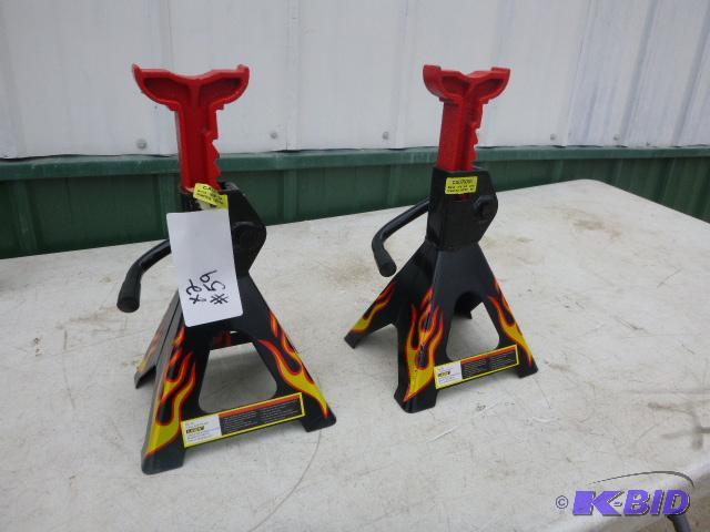 lot 59 image: Two 2 Ton Jack Stands...